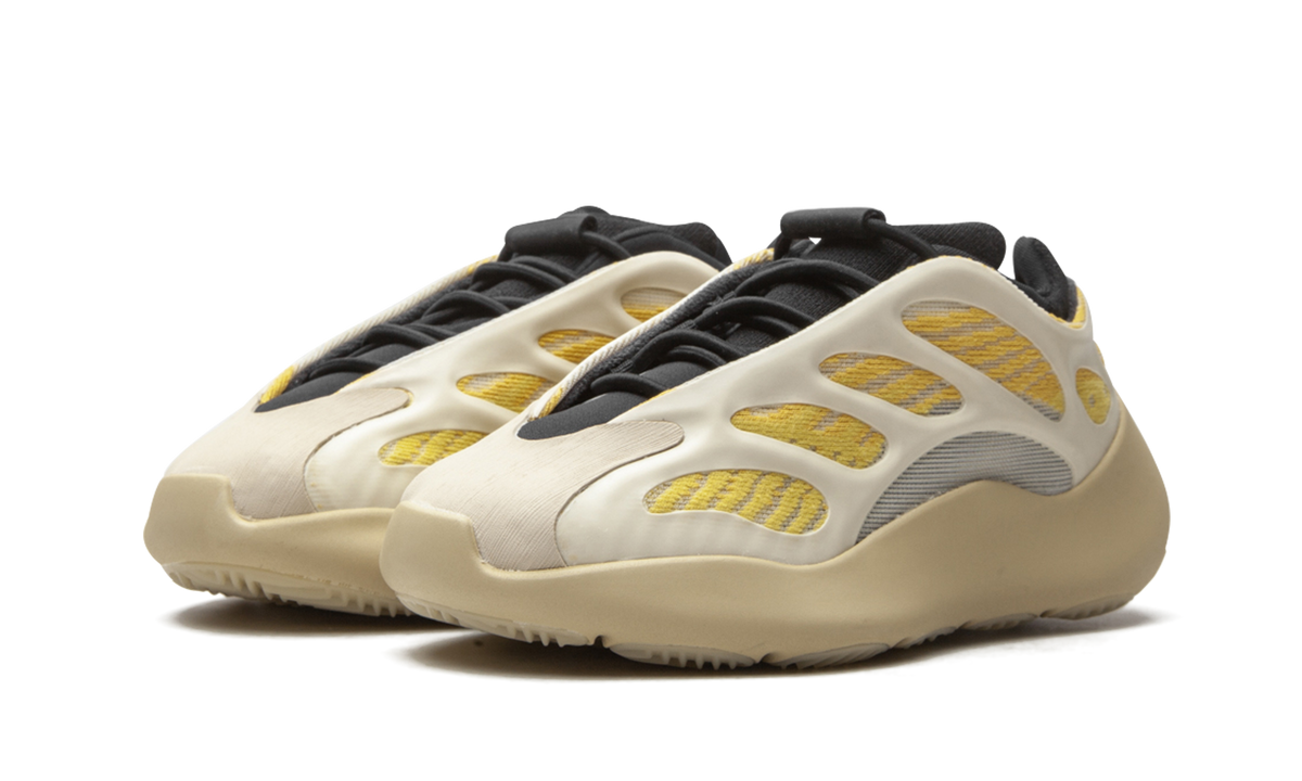 Yeezy 700 V3 "Safflower" G54854