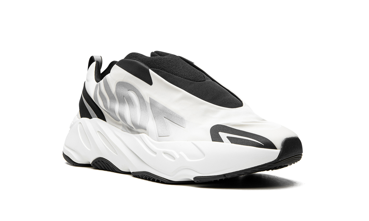 Yeezy 700 MNVN "Laceless Analog" IG4798